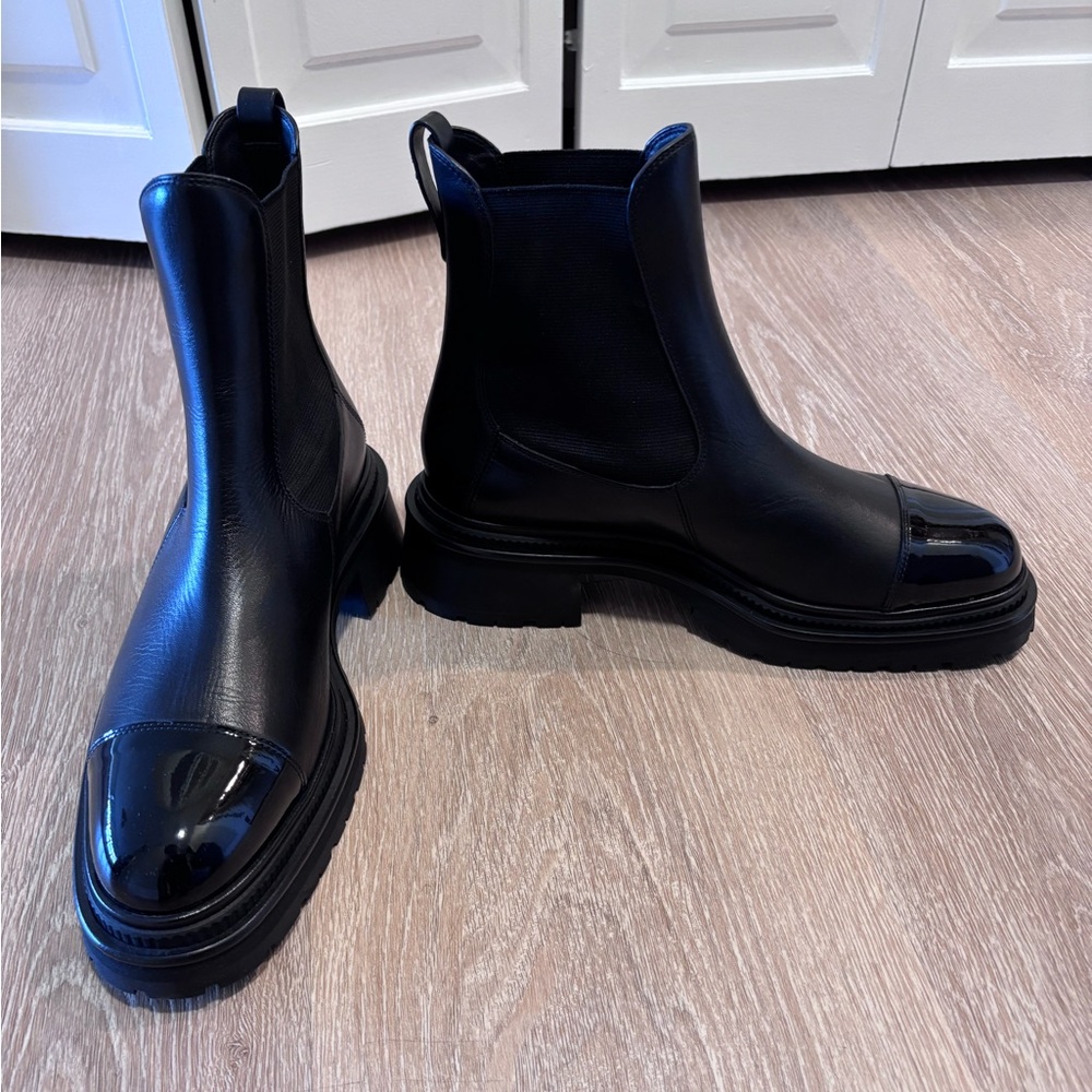 Chanel Chelsea boot. Black. Size 42. Never worn. Patent leather toe. Cc on back - Picture 3 of 13
